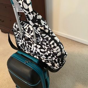 Beautiful Black and white medium size travel bag. Fits on handle of luggage.